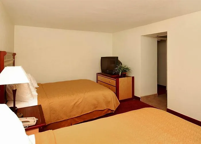 Hotel Ramada By Wyndham Near Asu Tempe